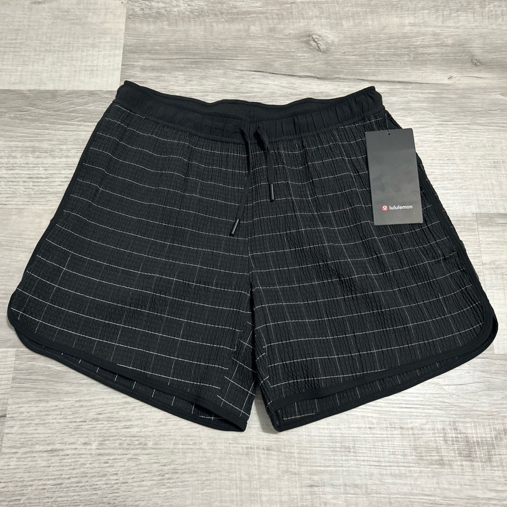 🔥NWT Mens Lululemon Mile Maker Reflective Short 6” Lined Medium - Black Grid